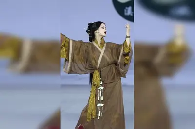 予君欢喜城，长歌暖浮生